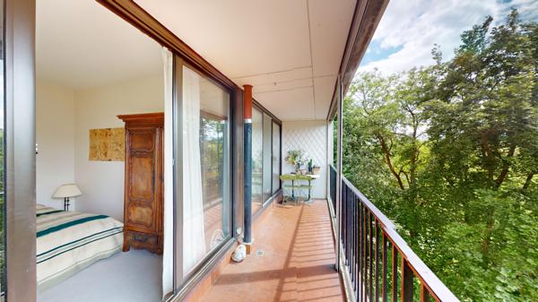 3/4 pièces au 6ème étage, avec asc., balcon-loggia ensoleillé et vue dégagée sur forêt