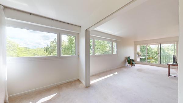 3/4 pièces au 6ème étage, avec asc., balcon-loggia ensoleillé et vue dégagée sur forêt