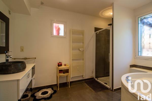 Maison 5 pièces de 135 m² à Cagnes-sur-Mer (06800)