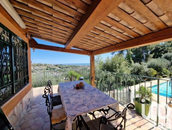 Maison 5 pièces de 135 m² à Cagnes-sur-Mer (06800)