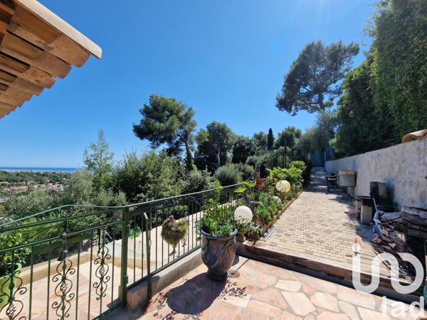 Maison 5 pièces de 135 m² à Cagnes-sur-Mer (06800)