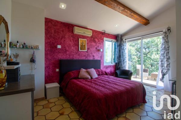 Maison 5 pièces de 135 m² à Cagnes-sur-Mer (06800)