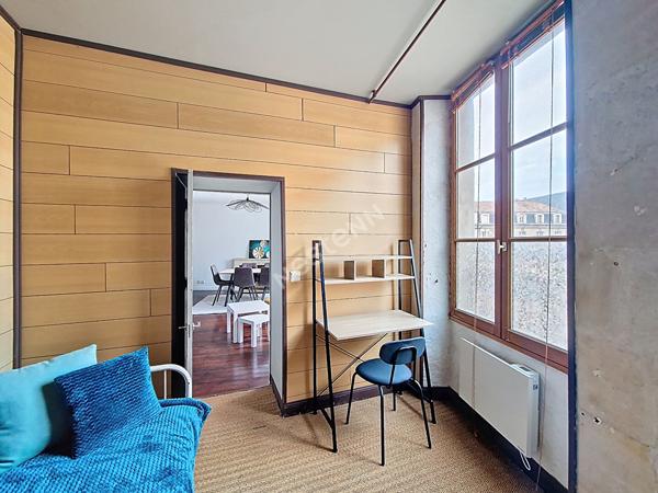 Charmant Appartement 3 Pièces à Louer à Poitiers Place Charles VII !