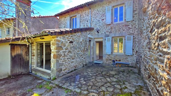MAISON EN PIERRE 6P AVEC GRANGES ET JARDINS - CALME ET CAMPAGNE