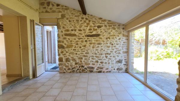 MAISON EN PIERRE 6P AVEC GRANGES ET JARDINS - CALME ET CAMPAGNE