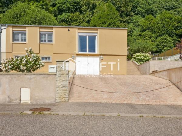 Maison de type plain-pied sur-élevé avec sous-sol complet!