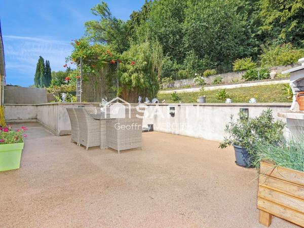 Maison de type plain-pied sur-élevé avec sous-sol complet!