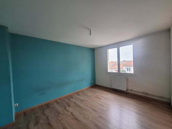 Maison avec jardin et grand garage