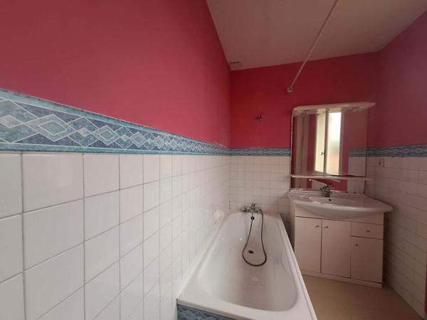 Maison avec jardin et grand garage