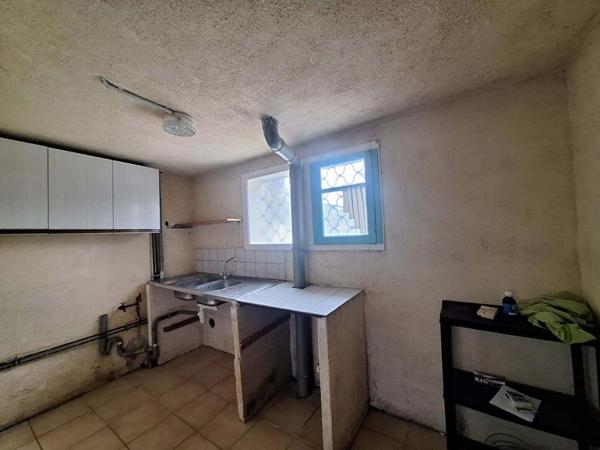 Maison avec jardin et grand garage