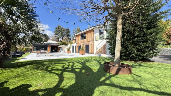 Saint-Priest-en-Jarez (42270) VILLA CONTEMPORAINE D’EXCEPTION – ENVIRONNEMENT PRIVILÉGIÉ