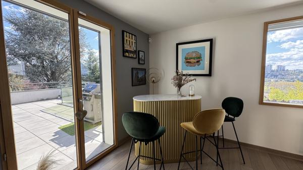 Saint-Priest-en-Jarez (42270) VILLA CONTEMPORAINE D’EXCEPTION – ENVIRONNEMENT PRIVILÉGIÉ