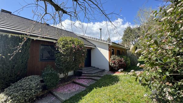 Saint-Priest-en-Jarez (42270) VILLA CONTEMPORAINE D’EXCEPTION – ENVIRONNEMENT PRIVILÉGIÉ