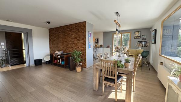 Saint-Priest-en-Jarez (42270) VILLA CONTEMPORAINE D’EXCEPTION – ENVIRONNEMENT PRIVILÉGIÉ