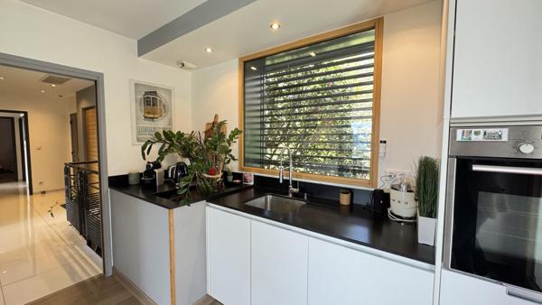 Saint-Priest-en-Jarez (42270) VILLA CONTEMPORAINE D’EXCEPTION – ENVIRONNEMENT PRIVILÉGIÉ