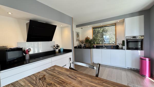 Saint-Priest-en-Jarez (42270) VILLA CONTEMPORAINE D’EXCEPTION – ENVIRONNEMENT PRIVILÉGIÉ