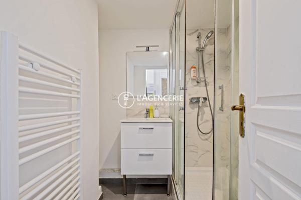 Studio meublé fraîchement rénové