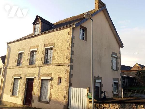 VILLAINES-LA-JUHEL (53), proche centre ville, maison d'habitation en pierres comprenant :
- Ve...