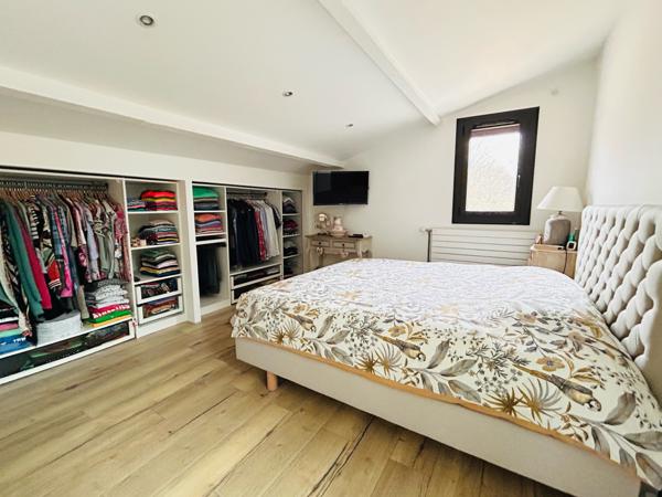 Maison 7 pièce(s) 5 chambre(s) 213 m²