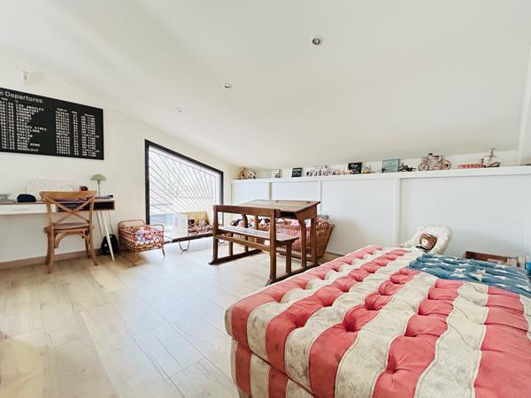 Maison 7 pièce(s) 5 chambre(s) 213 m²