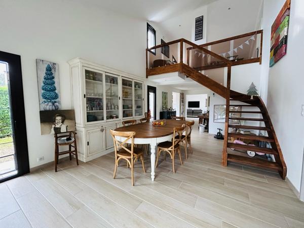 Maison 7 pièce(s) 5 chambre(s) 213 m²