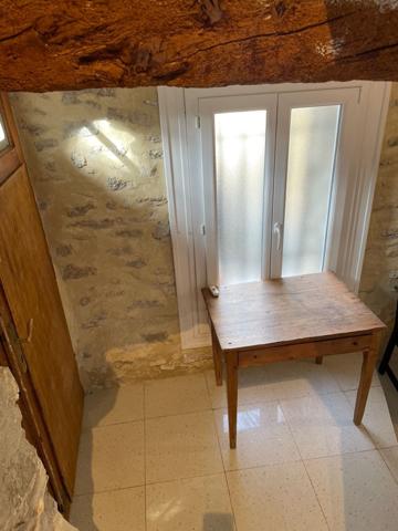 Faucon (84110) Charmante maison de village en pierres, entièrement restaurée – 67 m² – 2 chambres.