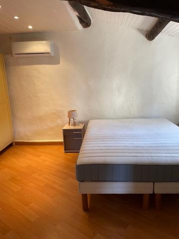 Faucon (84110) Charmante maison de village en pierres, entièrement restaurée – 67 m² – 2 chambres.