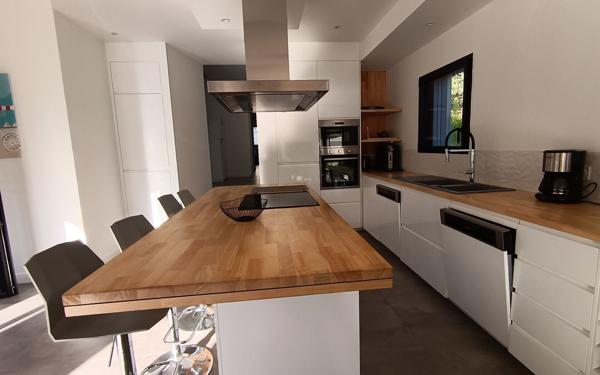 Maison à vendre    9 pièces • 230 m2 Saint-Gildas-de-Rhuys