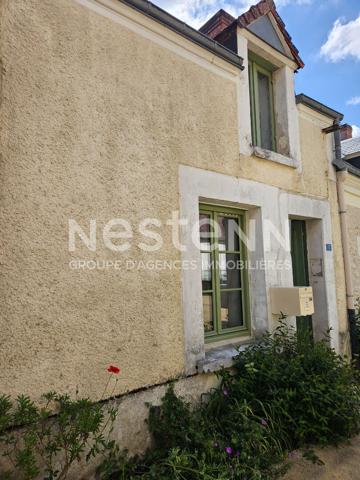 Charmante maison rénovée à louer dans le centre bourg de Loché-sur-Indrois, dans une rue calme