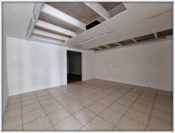 Local/bureau à vendre SAINT PIERRE LA MER (11)