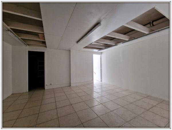 Local/bureau à vendre SAINT PIERRE LA MER (11)