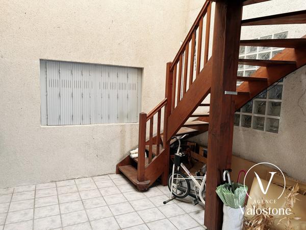 Immeuble 4 appartements + local commercial