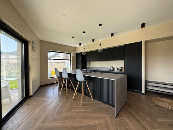 Maison - 6 pièces - 170 m²