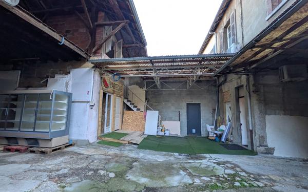 Immeuble à vendre    5 pièces •  Les Avenières