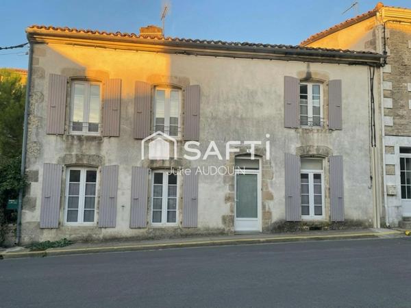Cœur d’Aulnay-de-Saintonge — Charmante maison de ville de 114 m² avec cour et dépendance