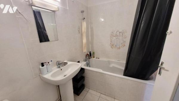 EXCLUSIVITE NOTAIRE:SABLE SUR SARTHE-MAISON DE VILLE DE TYPE 3-REF:VDL2167