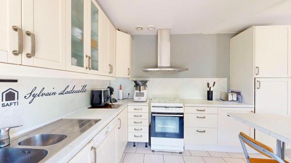 Maison de plain-pied + dépendance de 90m² proche St-Cyprien