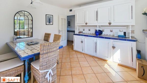 Maison de plain pied, centre du Beausset avec piscine