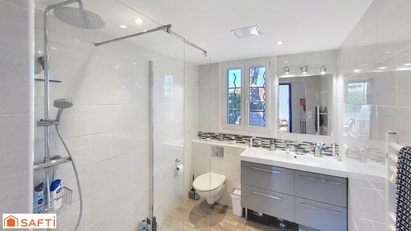 Maison de plain pied, centre du Beausset avec piscine