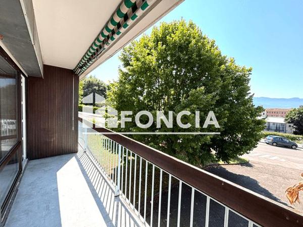 Location Appartement 5 pièces 84.29 m² - RESIDENCE SAINT PIERRE Voiron 38500