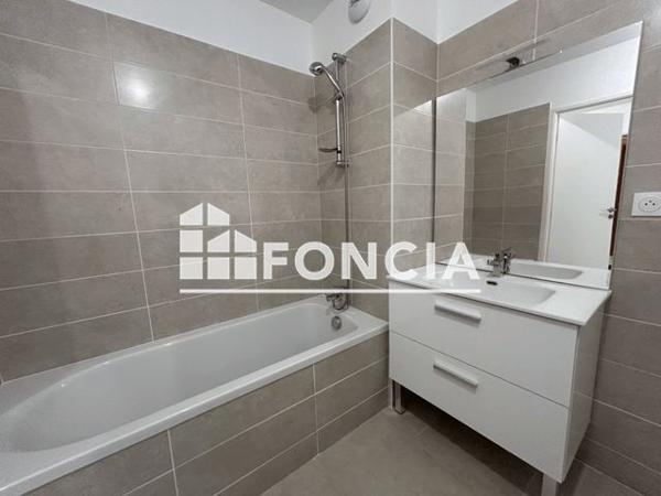 Location Appartement 3 pièces 60.9 m² - 17 AVENUE DE L'EGALITE Vias 34350