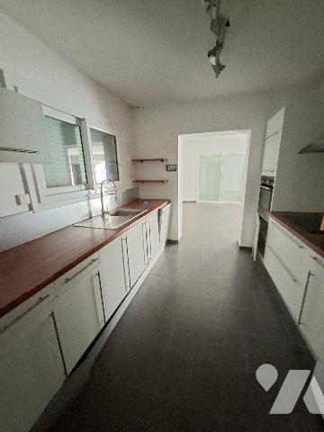 AU CALME - CADRE BOISE

Maison de plain pied comprenant double entrées, grande pièce de vie l...
