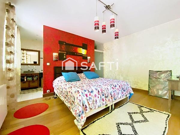 Maison familiale dans un cadre verdoyant prisé, à proximité des commodités !