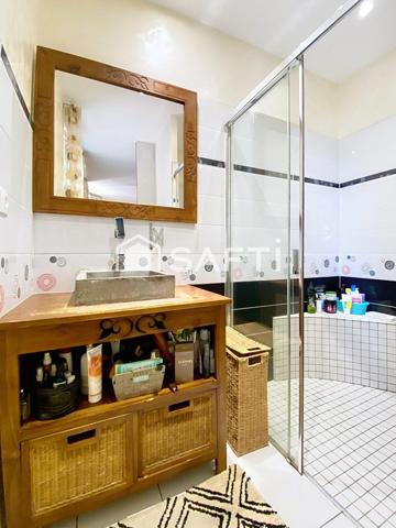 Maison familiale dans un cadre verdoyant prisé, à proximité des commodités !