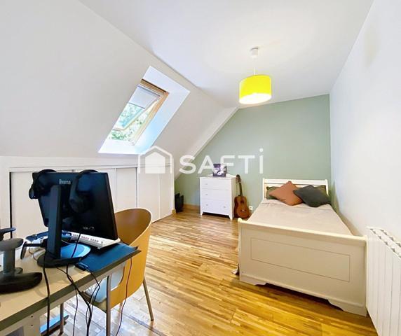 Maison familiale dans un cadre verdoyant prisé, à proximité des commodités !