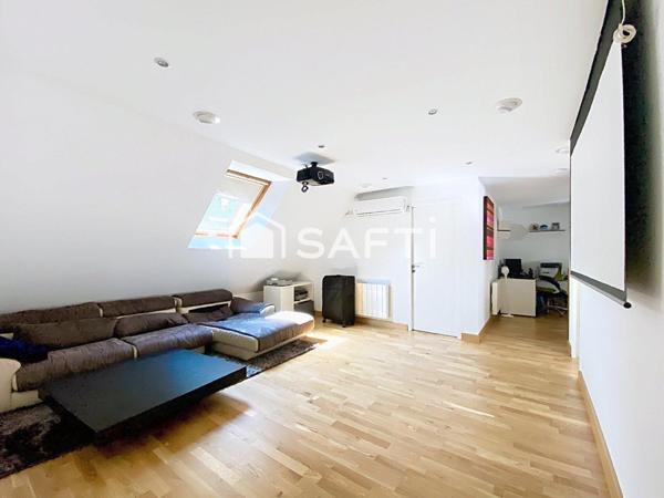 Maison familiale dans un cadre verdoyant prisé, à proximité des commodités !