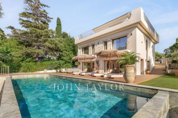 Villa dans un prestigieux domaine fermé, à quelques minutes de la Croisette