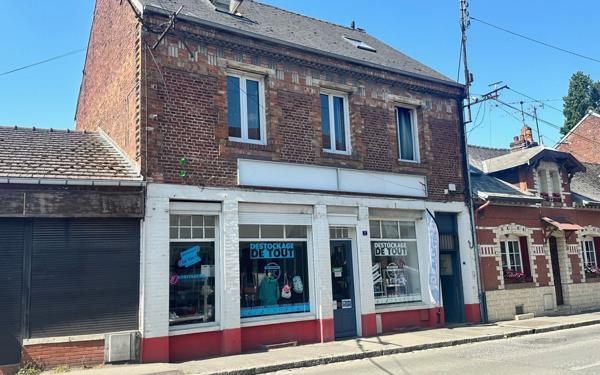Immeuble à vendre    9 pièces • 200 m2 Roye