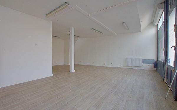 Immeuble à vendre    9 pièces • 200 m2 Roye