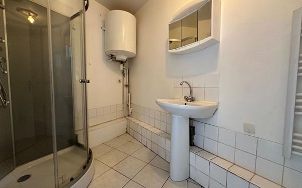 Immeuble à vendre    9 pièces • 200 m2 Roye